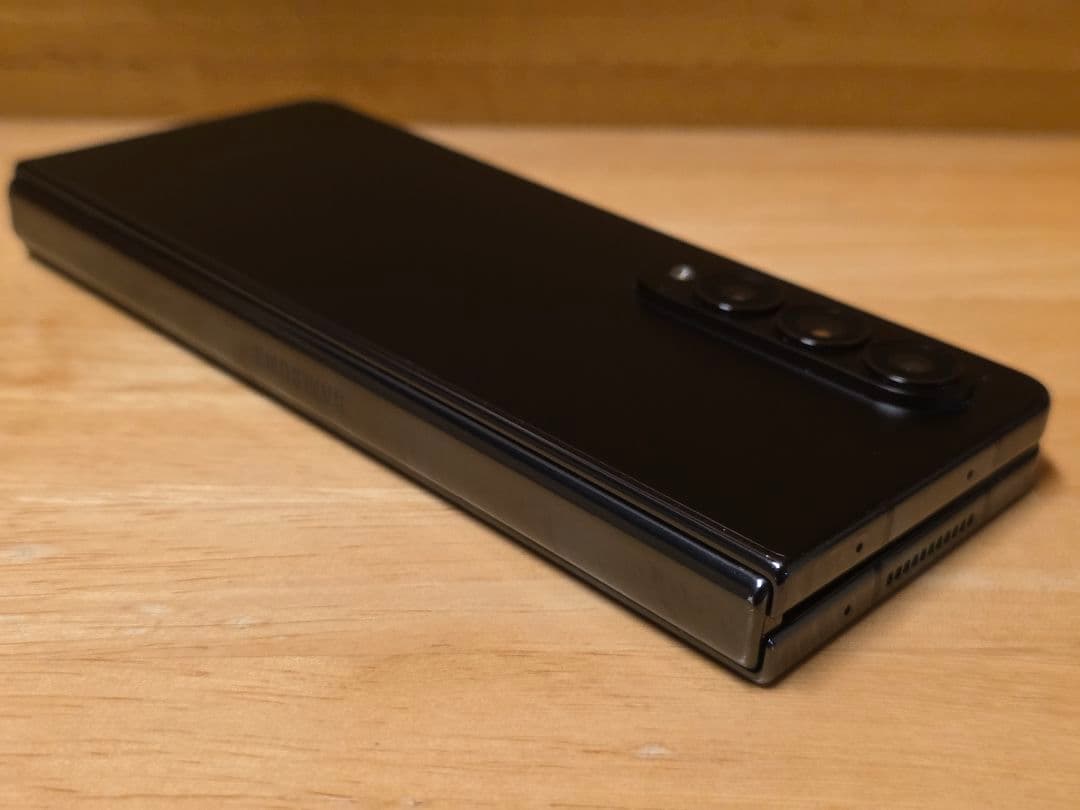 Galaxy Z Fold 4 256GB＋Sペン　おまけケース2種＋マグネット