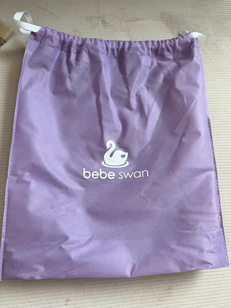 【試着のみ・美品】bebe swan 抱っこ紐 サンドベージュ　タグ付き
