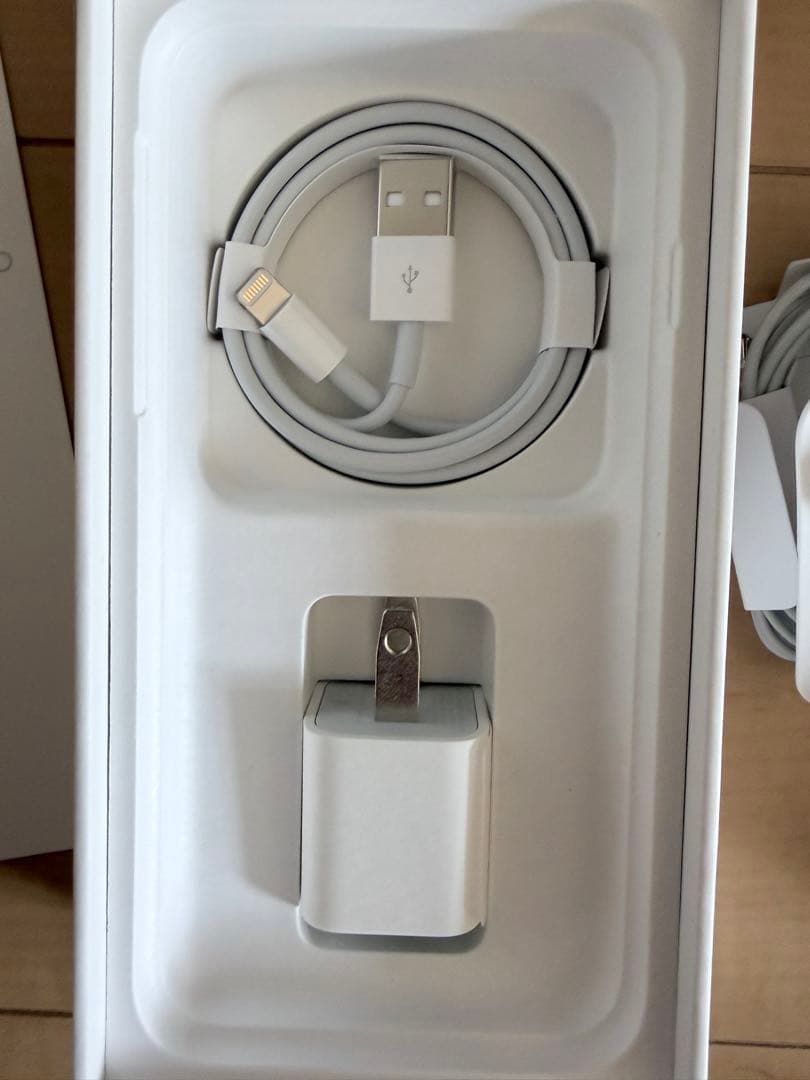 【液晶美品・付属品完備】iPhone SE 2 64GB レッド SIMフリー