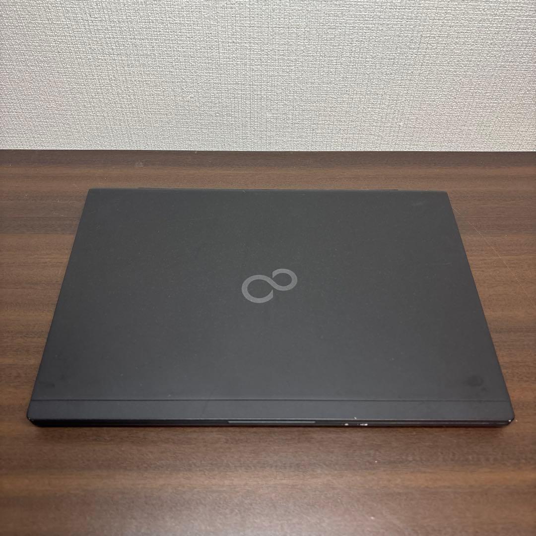 美品！世界最軽量クラス！超高性能富士通製13.3インチノートパソコン
