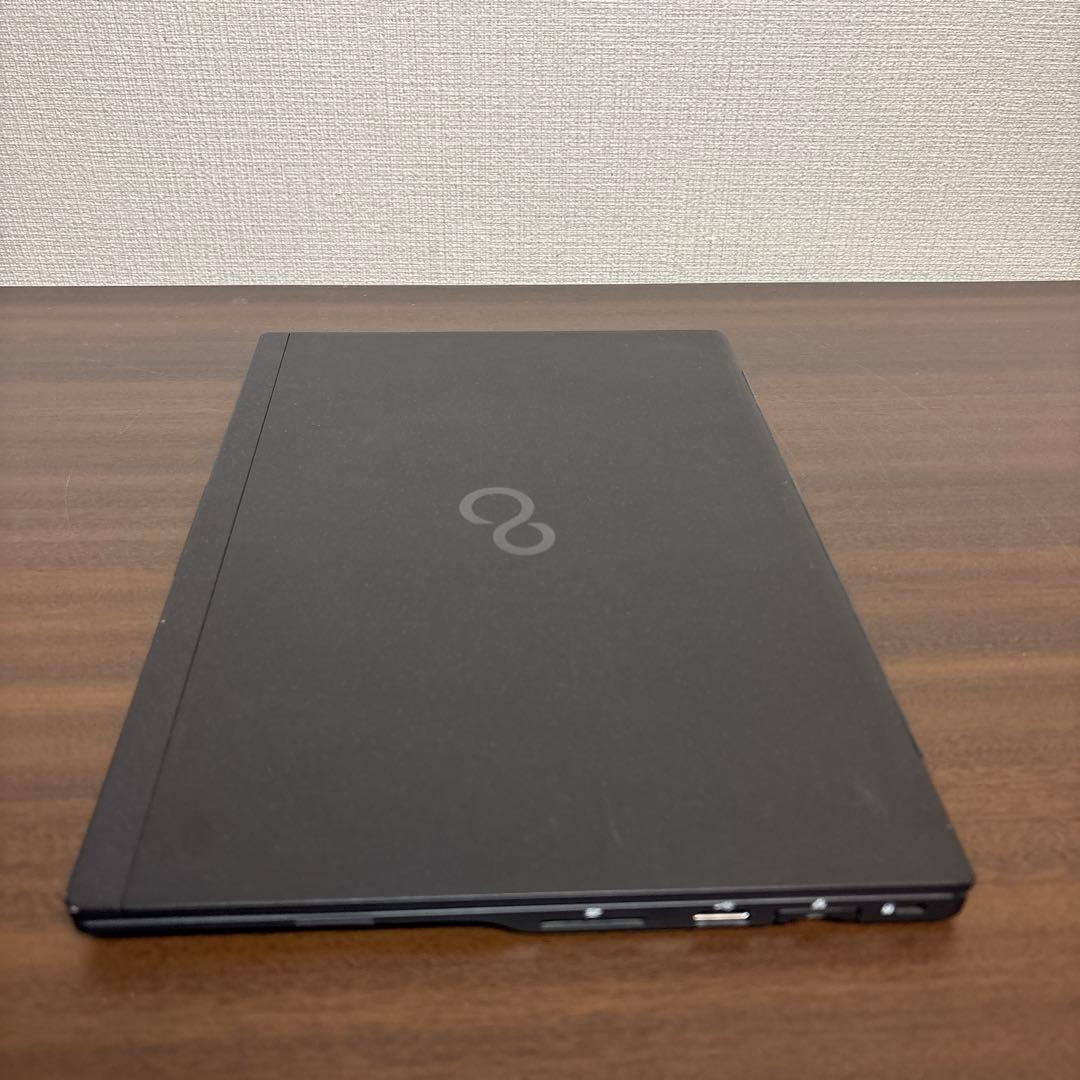 美品！世界最軽量クラス！超高性能富士通製13.3インチノートパソコン