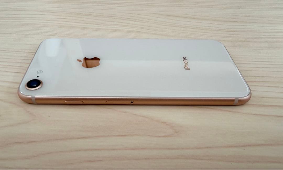 d*o様 Apple iPhone 8 ゴールド 本体