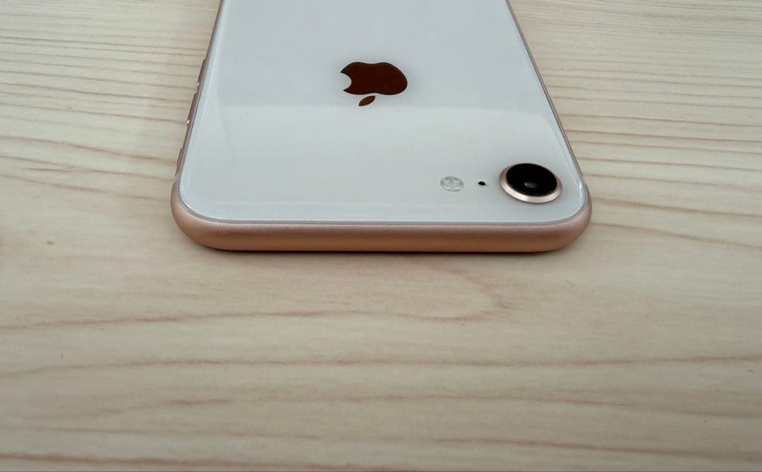 d*o様 Apple iPhone 8 ゴールド 本体