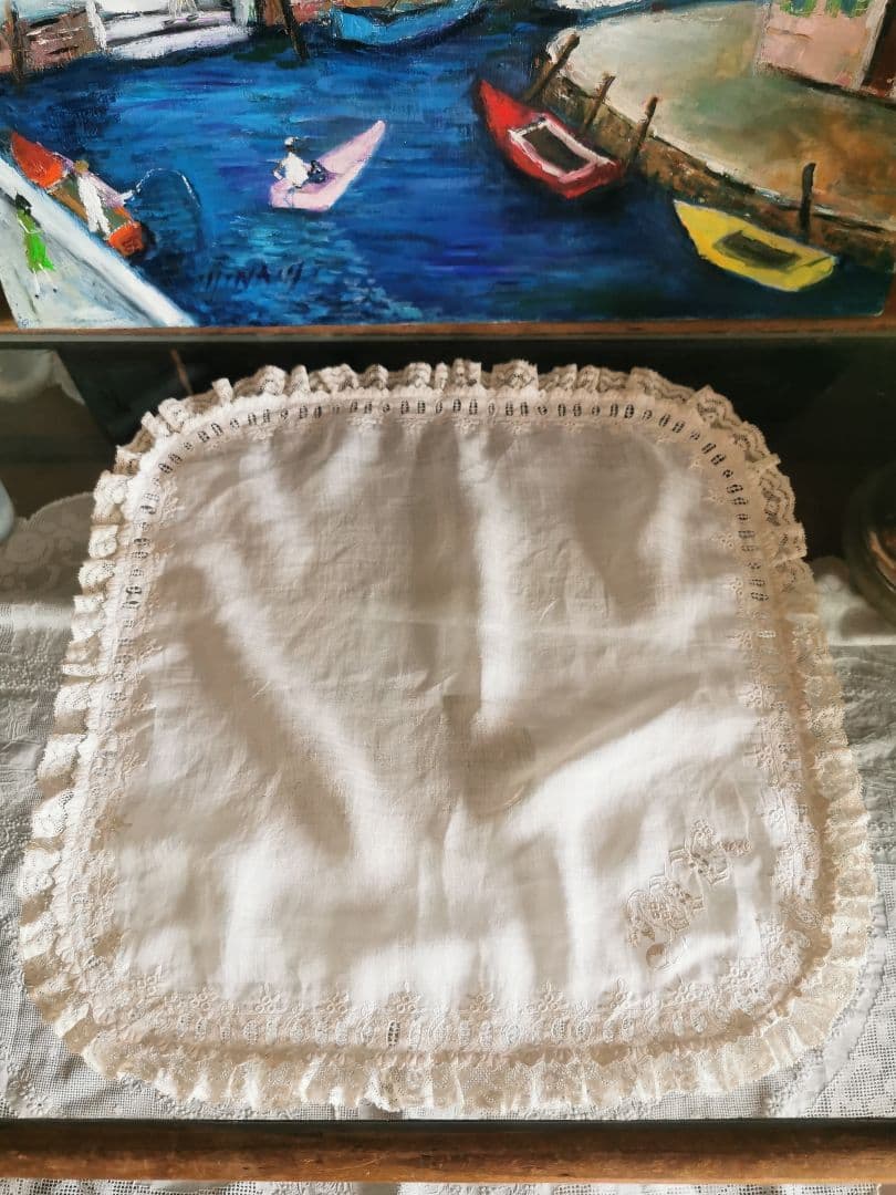 アンティーク 奇跡の極細糸刺繍 極小盛上げスカラップ 美しいウェディングハンカチ