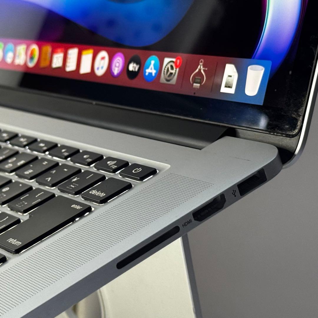 付属品完備☆MacBook Pro 15㌅ i7/16G/512G/グラボ搭載