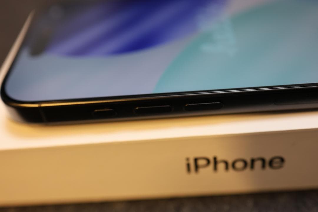iPhone 16 Pro 258GB ブラックチタニウム【バッテリー