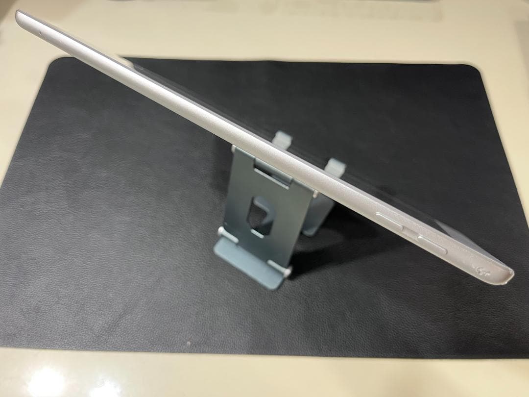 iPad 第5世代 Wi-Fi+Cellular 32GB シルバー 電池９５％