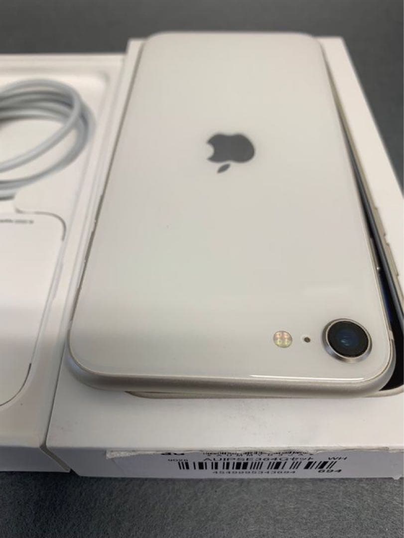 美品　国内版　SIMフリー　iPhoneSE 第3世代　64GB スターライト色