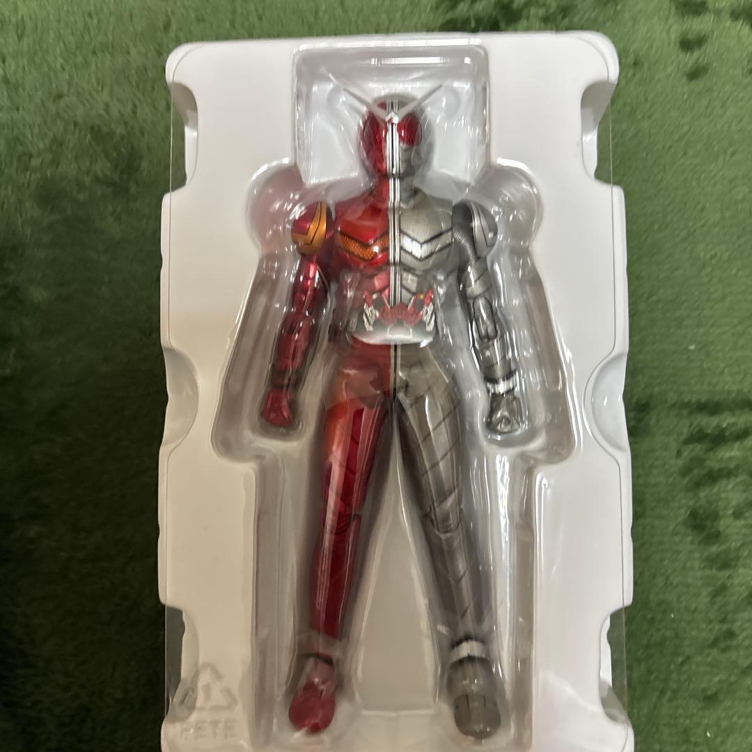 S.H.Figuarts(真骨彫製法) 仮面ライダーW ヒートメタル 「仮面ラ…