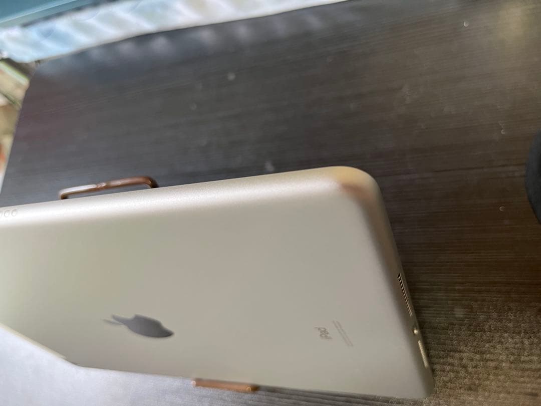 Apple iPad 第7世代 32GB WI-Fi+Cellular シルバー