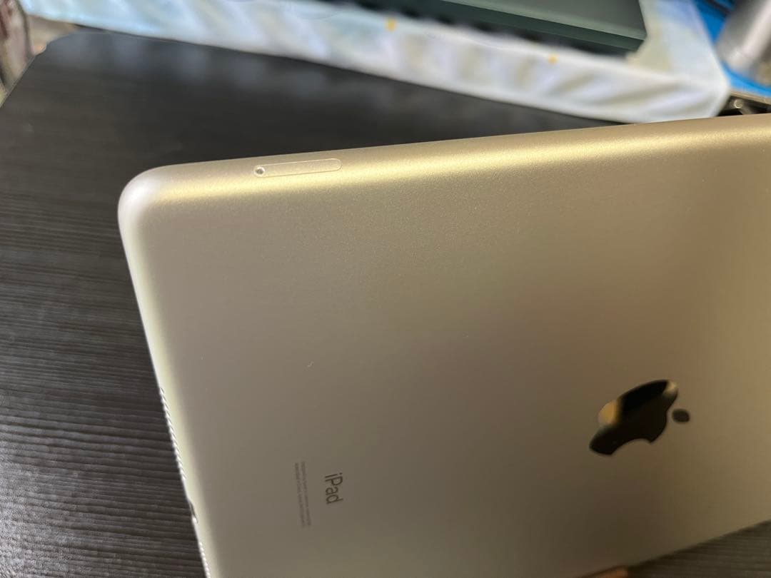 Apple iPad 第7世代 32GB WI-Fi+Cellular シルバー