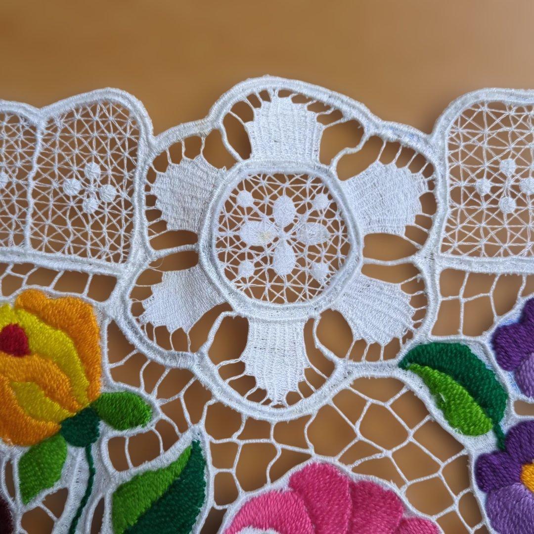 新品未使用　ハンガリー カロチャ刺繍 ドイリー レース テーブルセンター