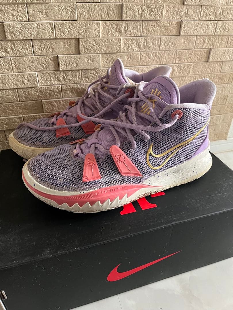 NIKE カイリー 7