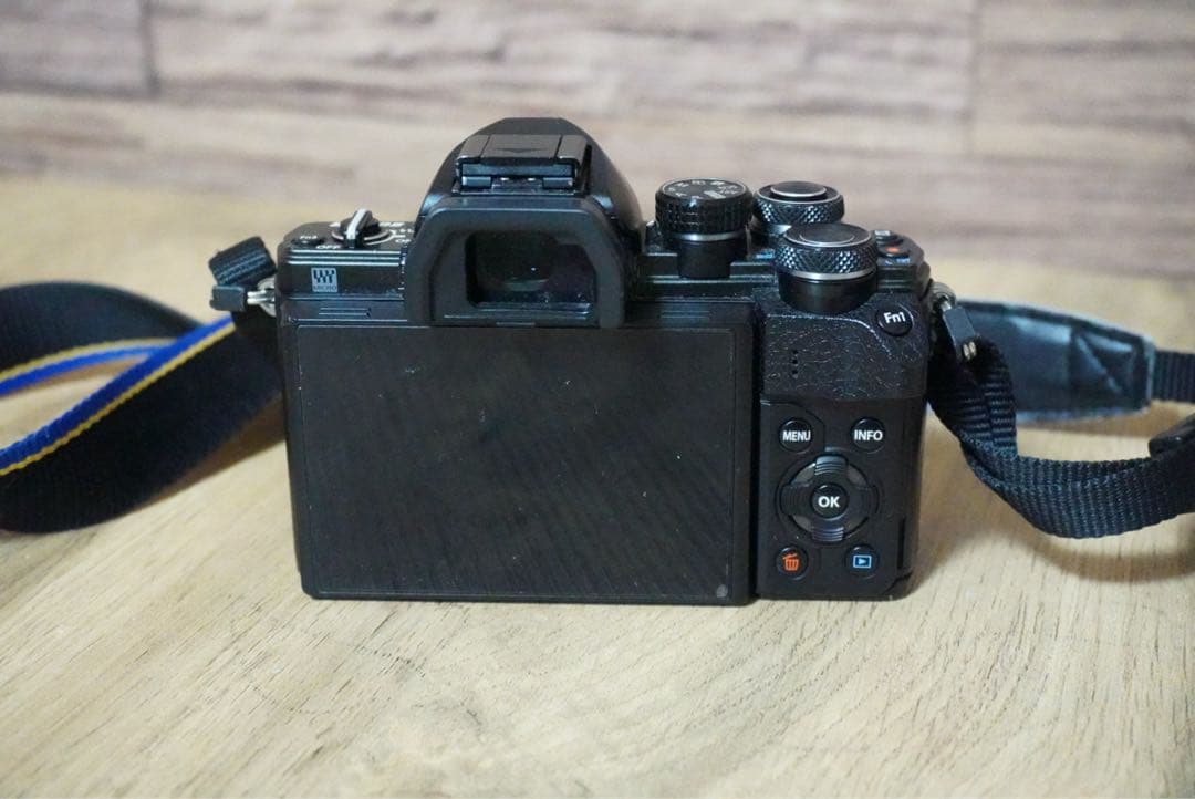 動作品OLYMPUS OMD E−M10 MarkⅡ カメラ本体バッテリーセット