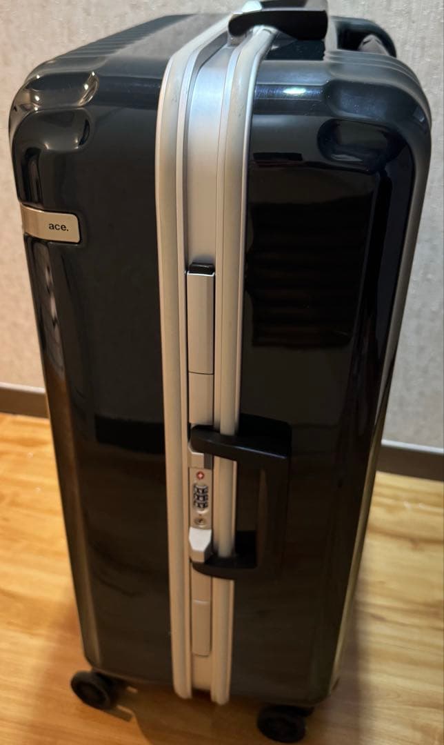ace. パリセイドフレームタイプスーツケース 61L