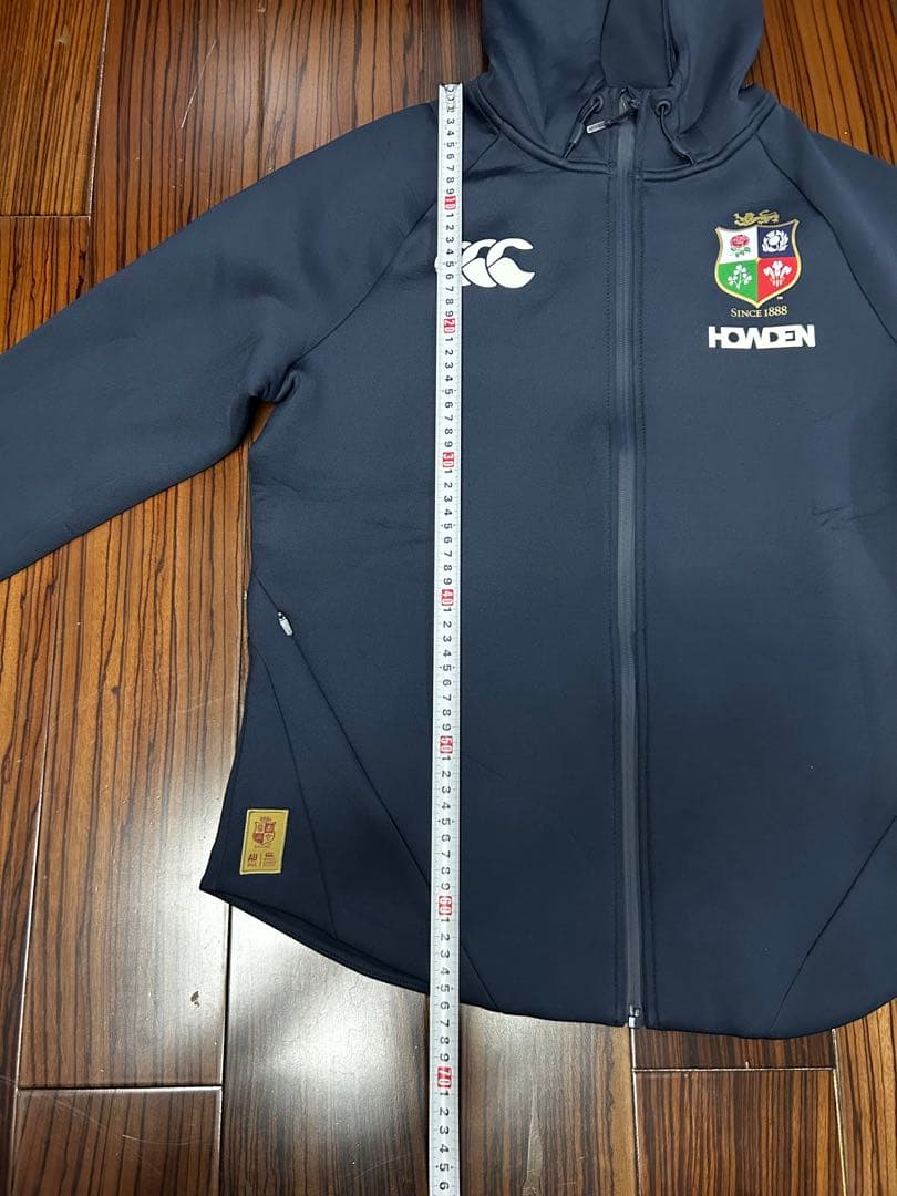 プロメテウス　Lions 2025 Everest フーディ
