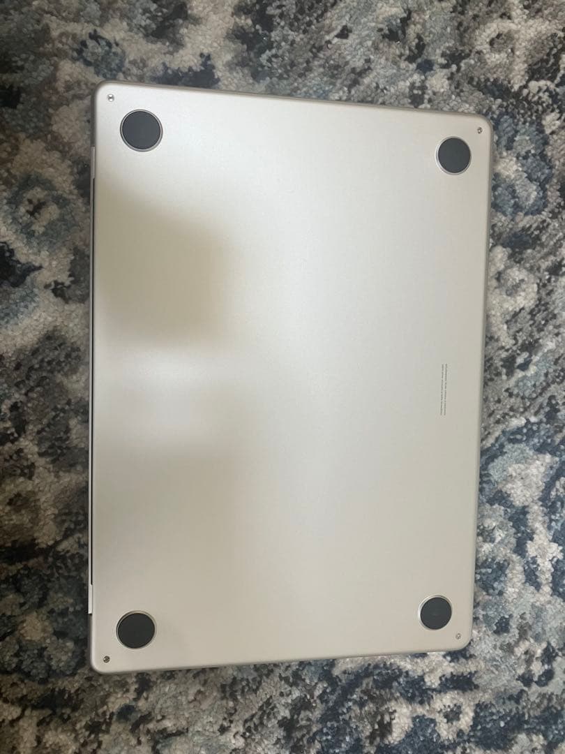 M2 13インチMacbookAir スターライト8GB充電回数5回