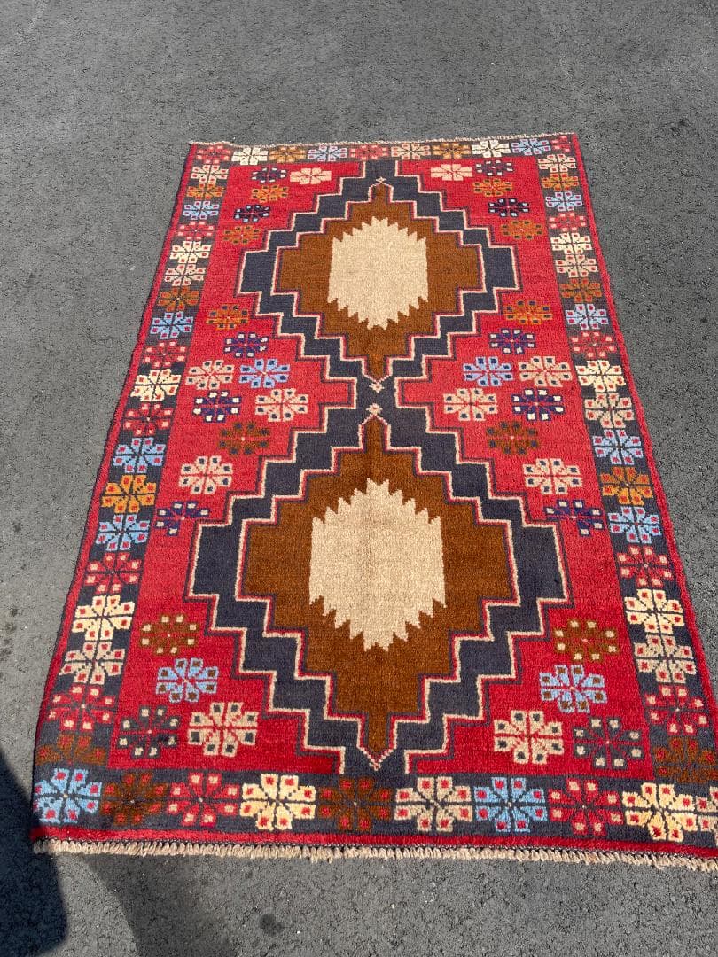 トライバロバルーチスターンヴィンテージオールドラグ 109 X177cm