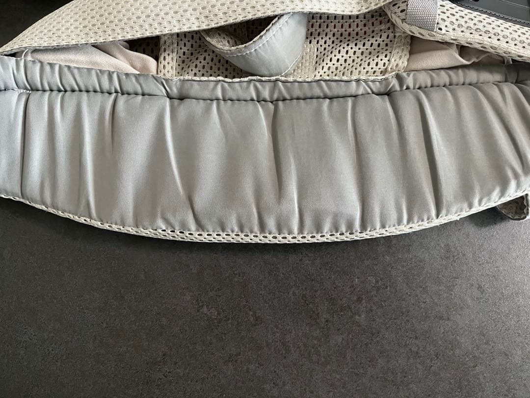 【美品】BABYBJORN ベビービョルン HARMONY（クリーム）