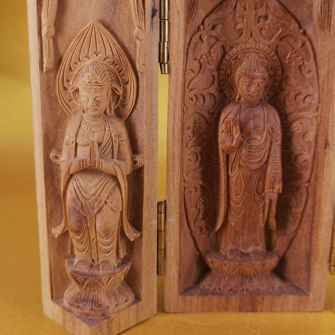インド老山白檀ミニ精細彫刻西方三聖三開仏(高さ約7cm)