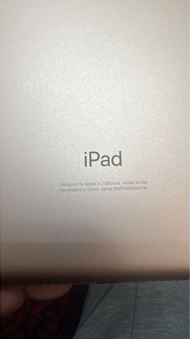 Apple iPad 7 ゴールドソフトバンクシムロック不明