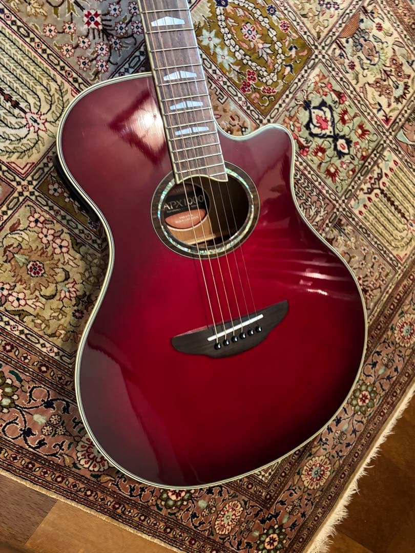 YAMAHA APX1000 エレアコの名器です。