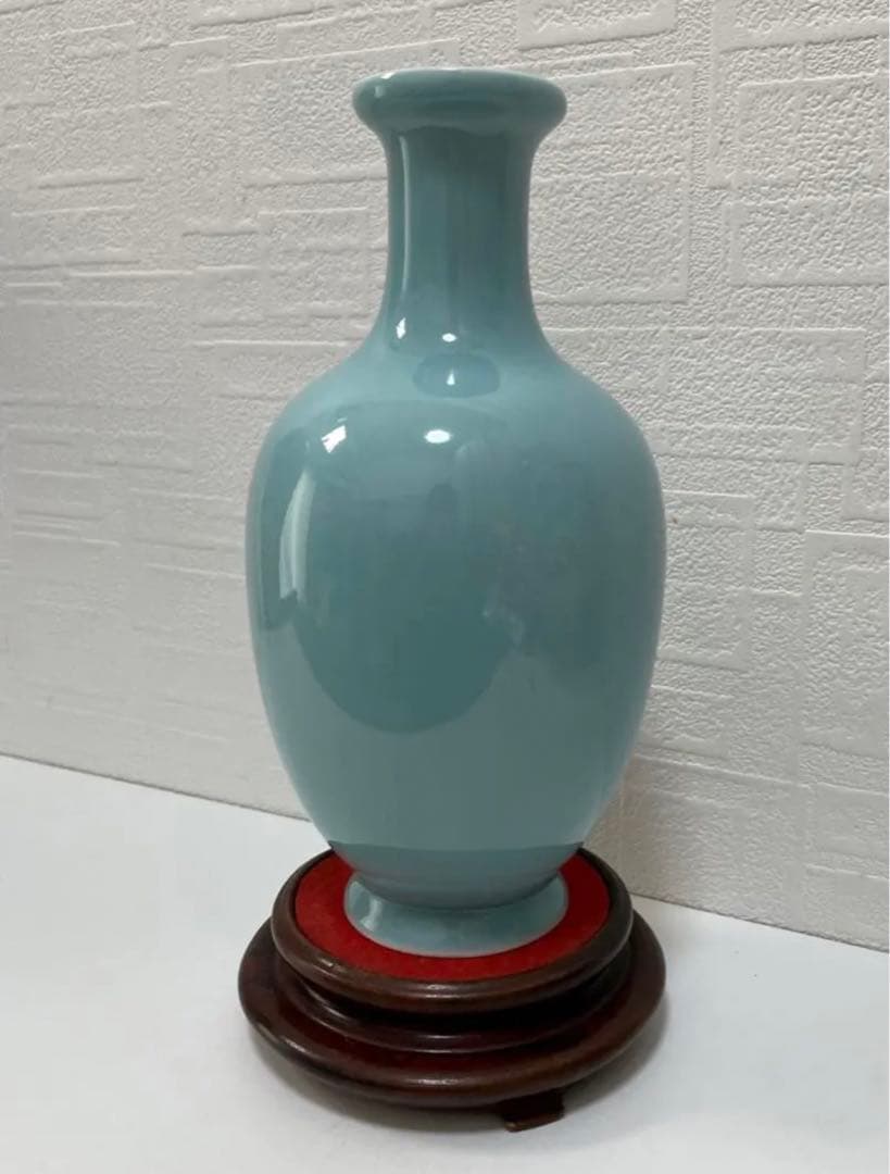 旧家蔵出し 中国 大清乾隆年製 青釉 瓶 骨董品 。