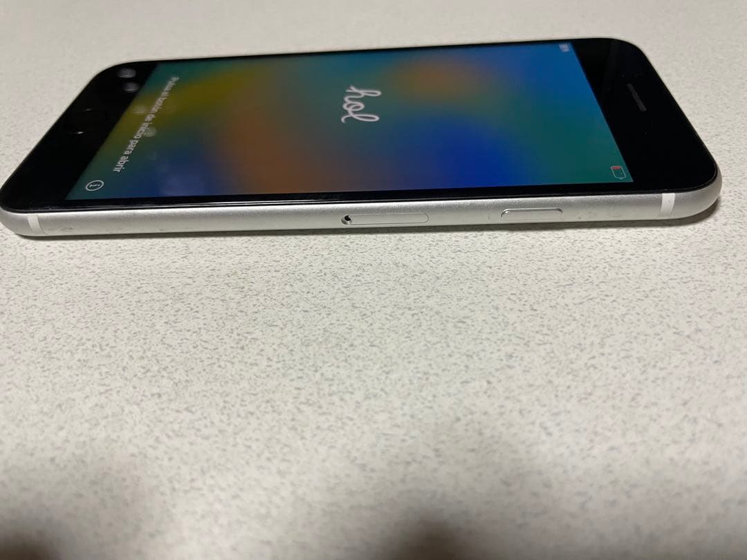 バッテリー81%★綺麗★iPhoneSE2（第2世代）【64GB】WHITE 白