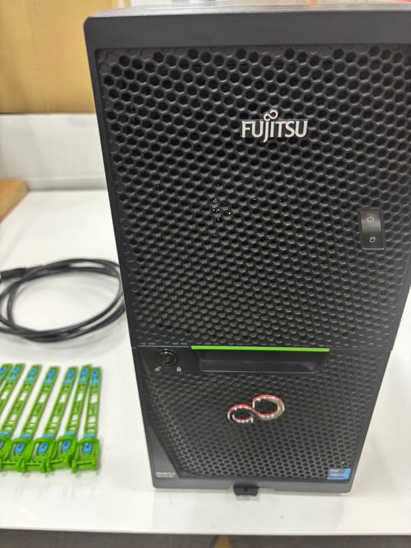 Fujitsu PRIMERGY TX1310 M5 サーバー