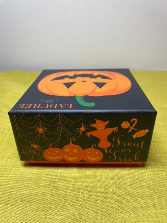 ラデュレ　マカロン空箱2個　ハロウィン限定パッケージ