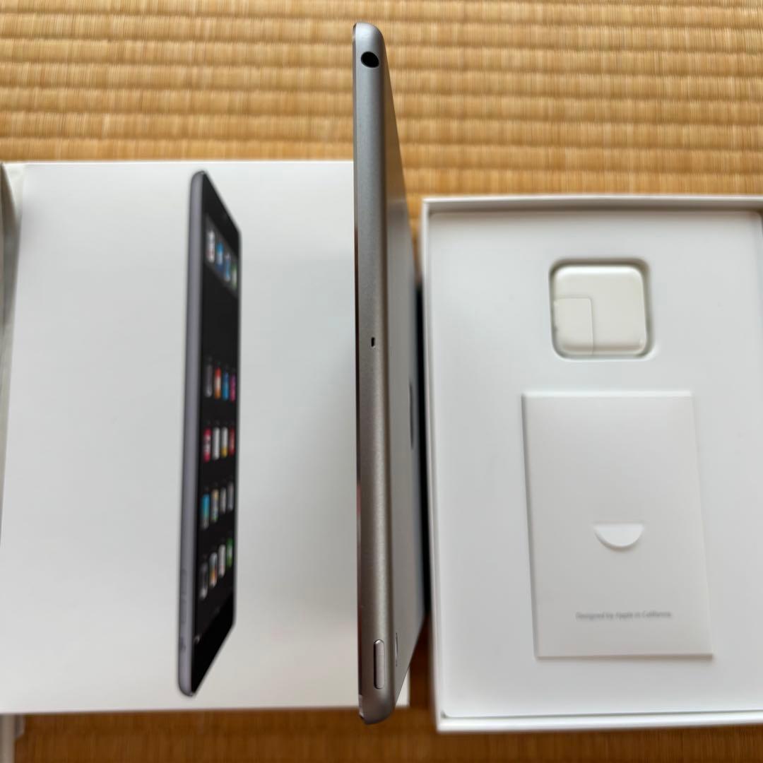 iPad Air 16GB Wi-Fiモデル シルバー 箱 、 アダプター 付