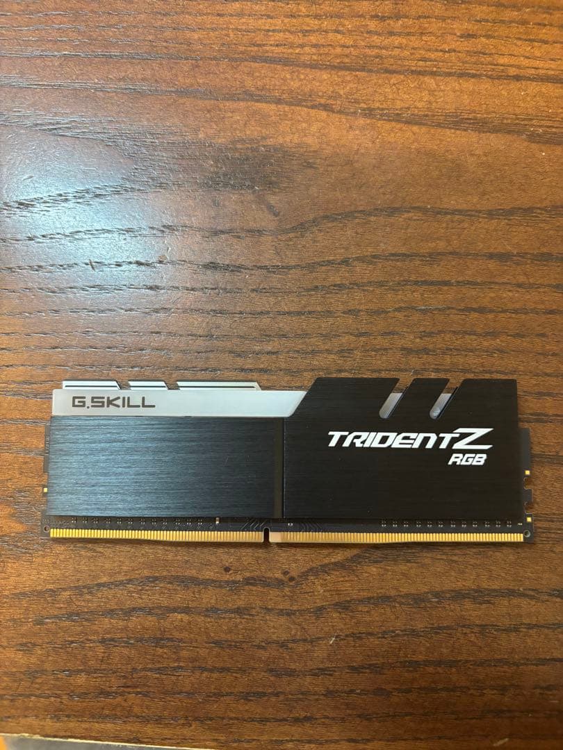 メモリー G.Skill Trident Z RGB DDR4 16GB 2666mhz