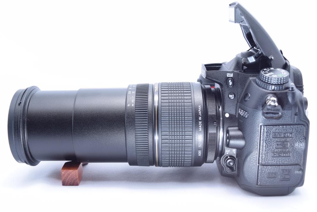 ②Nikon D7000 デジタル一眼レフカメラ　望遠レンズ付き