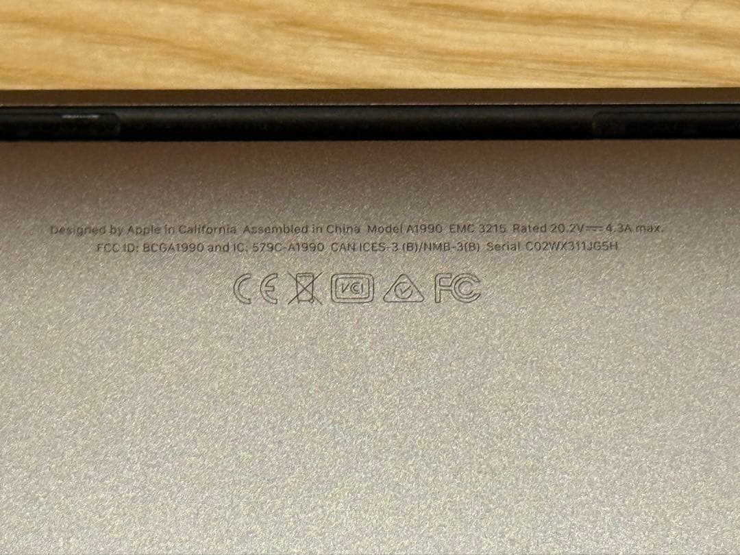 MacBook Pro 2018 15インチ スペースグレー 本体