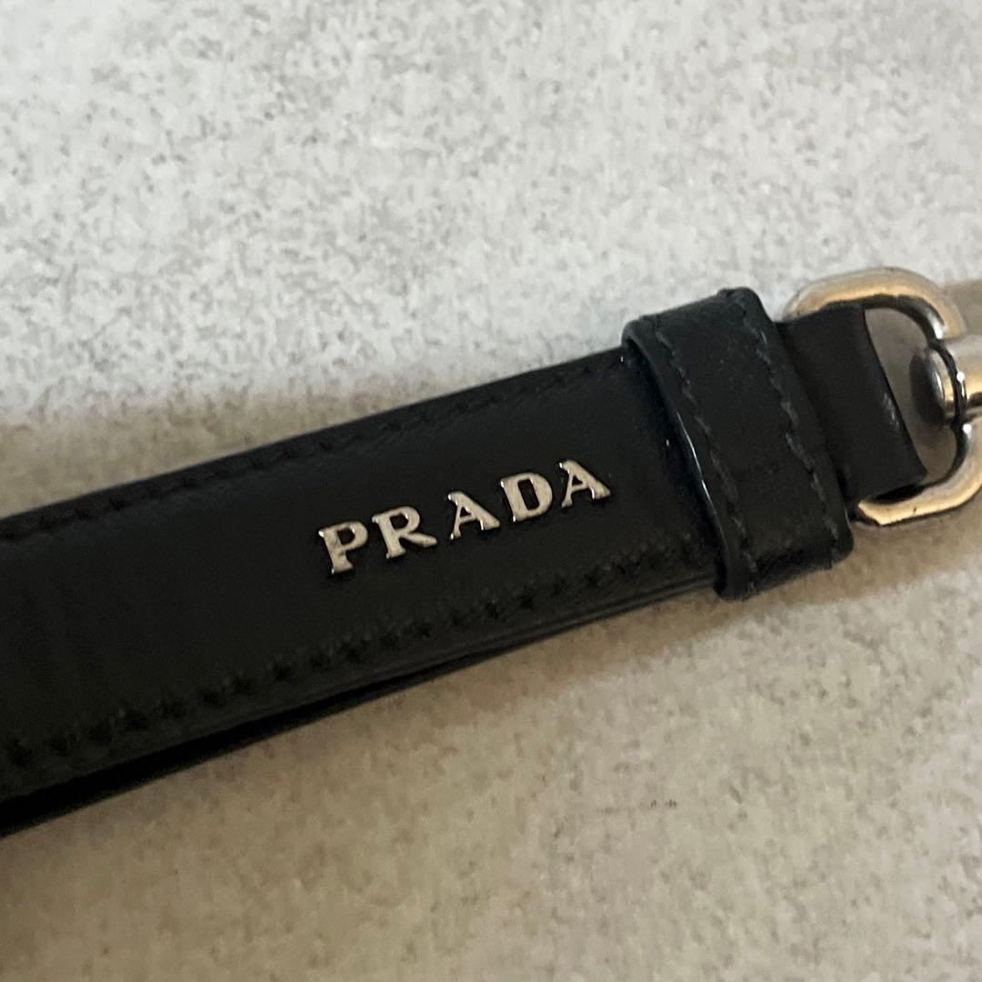 【美品】PRADA　キーホルダー　キーリング　三角ロゴ　サフィアーノレザー　黒