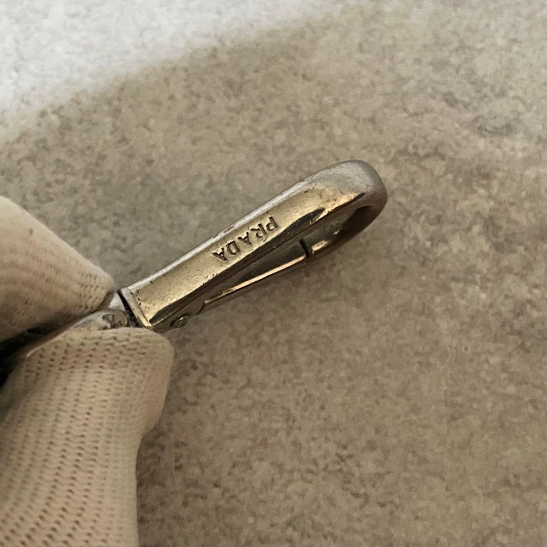 【美品】PRADA　キーホルダー　キーリング　三角ロゴ　サフィアーノレザー　黒