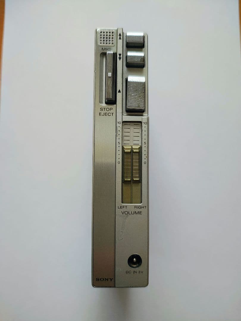 初代ウォークマン TPS-L2 SONY WALKMAN　ケース付き