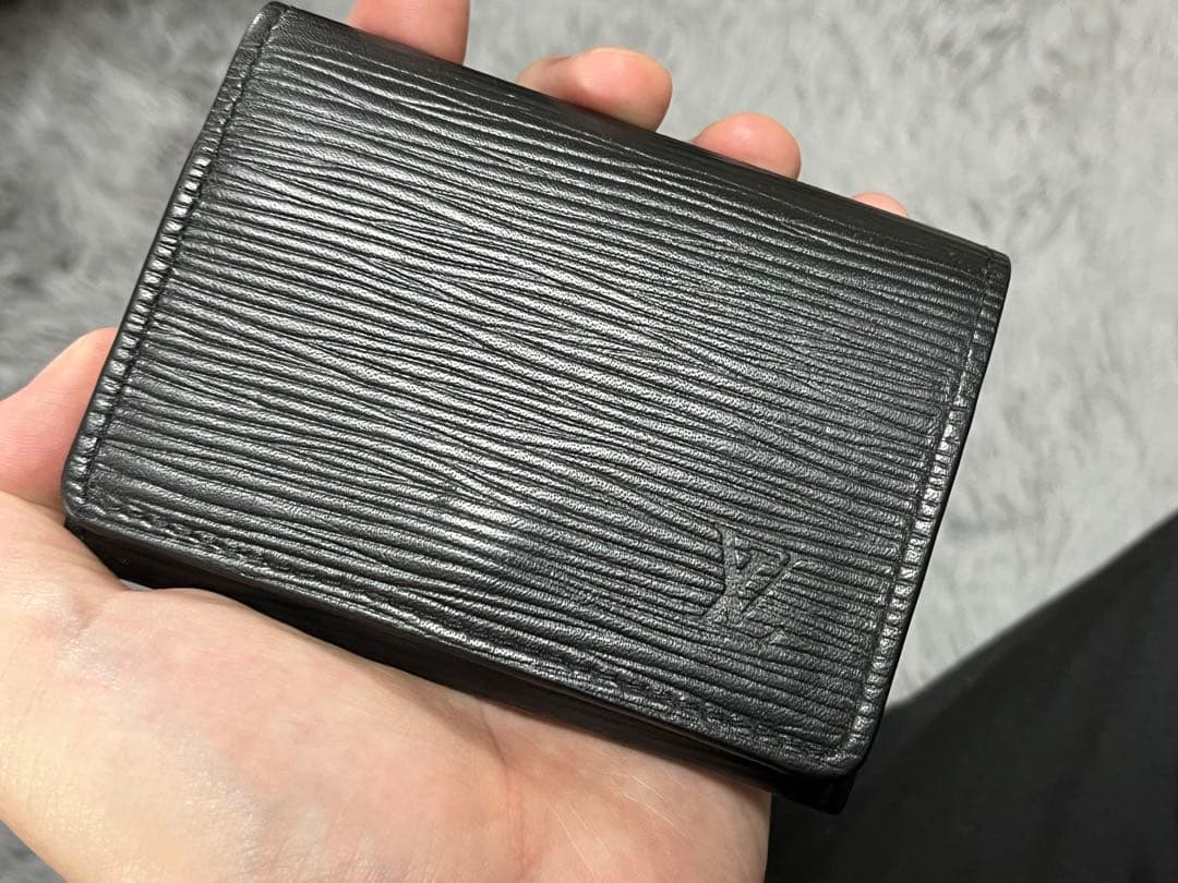 ルイヴィトン　新型　アンヴェロップカルトドゥヴィジット　エピ　名刺入れ
