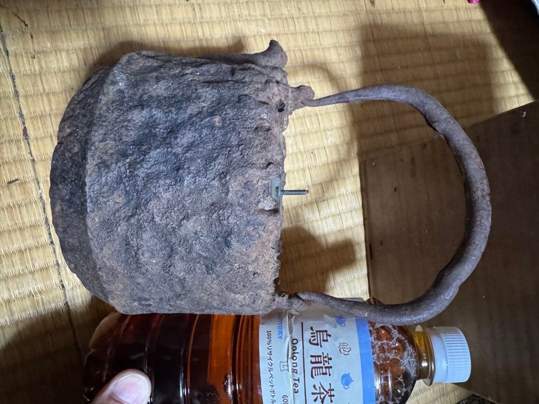 1*0様 鉄瓶 伝統的なデザイン 小さめ