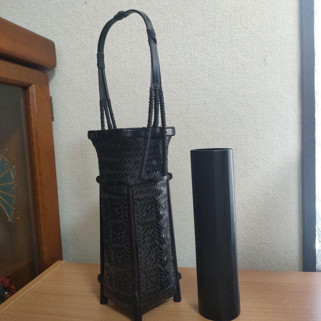 〈新品未使用〉竹籠　花籠　花器　花入れ　黒色　四極一輪　竹細工　茶道具【TA4】
