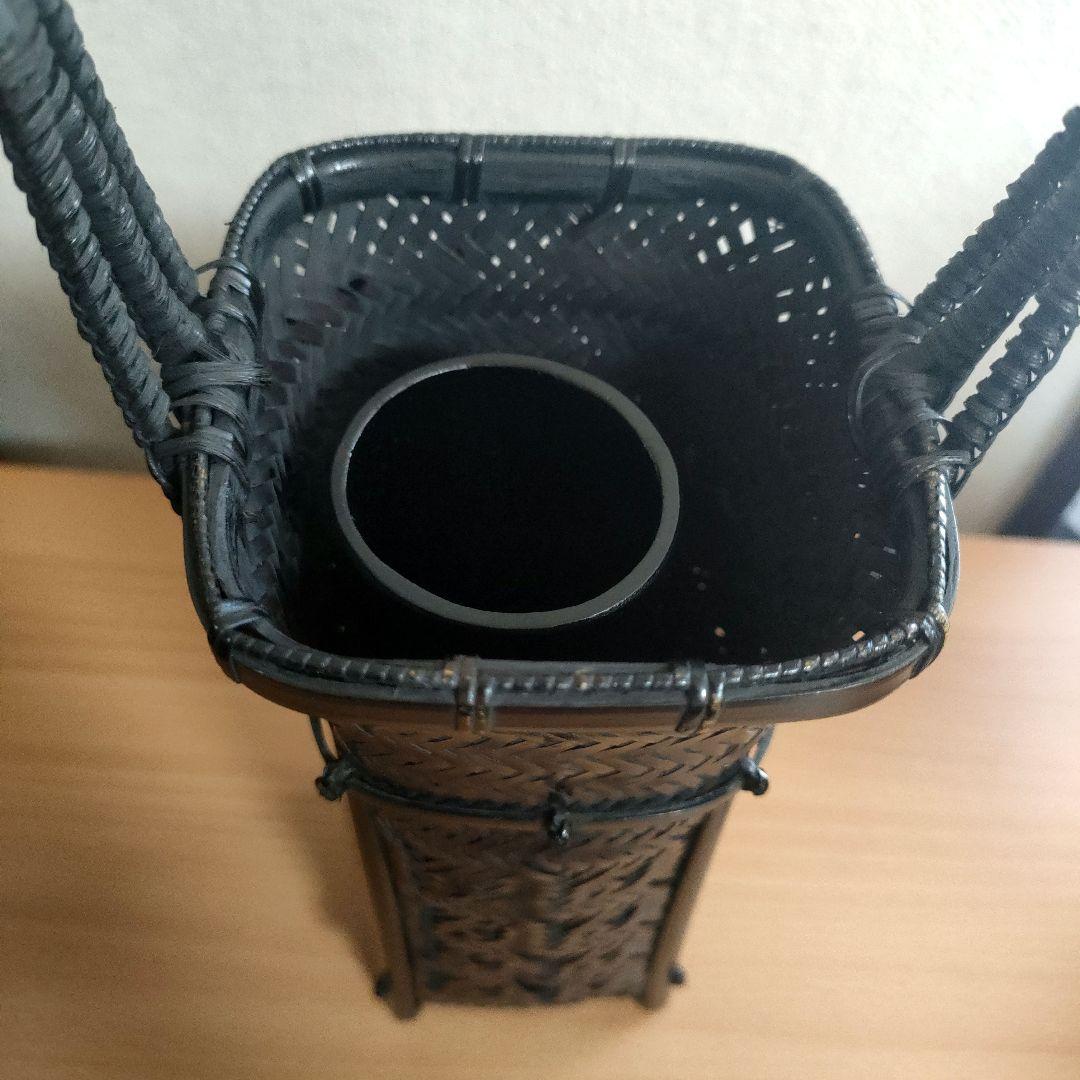 〈新品未使用〉竹籠　花籠　花器　花入れ　黒色　四極一輪　竹細工　茶道具【TA4】