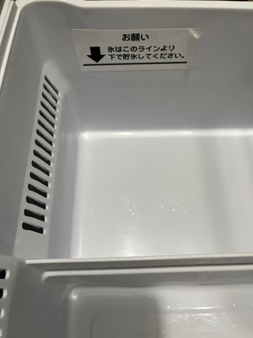 シルバー冷蔵庫 3棚 冷凍室付き