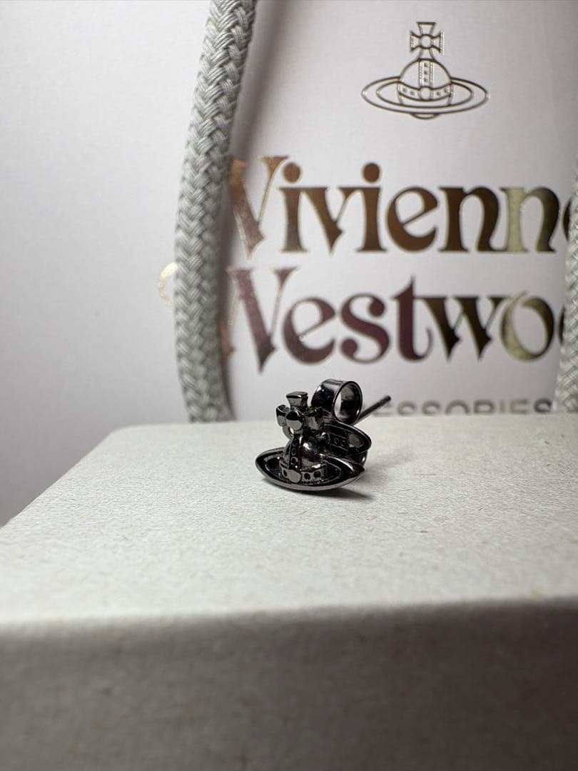 Vivienne Westwood シルバー片耳用ピアス