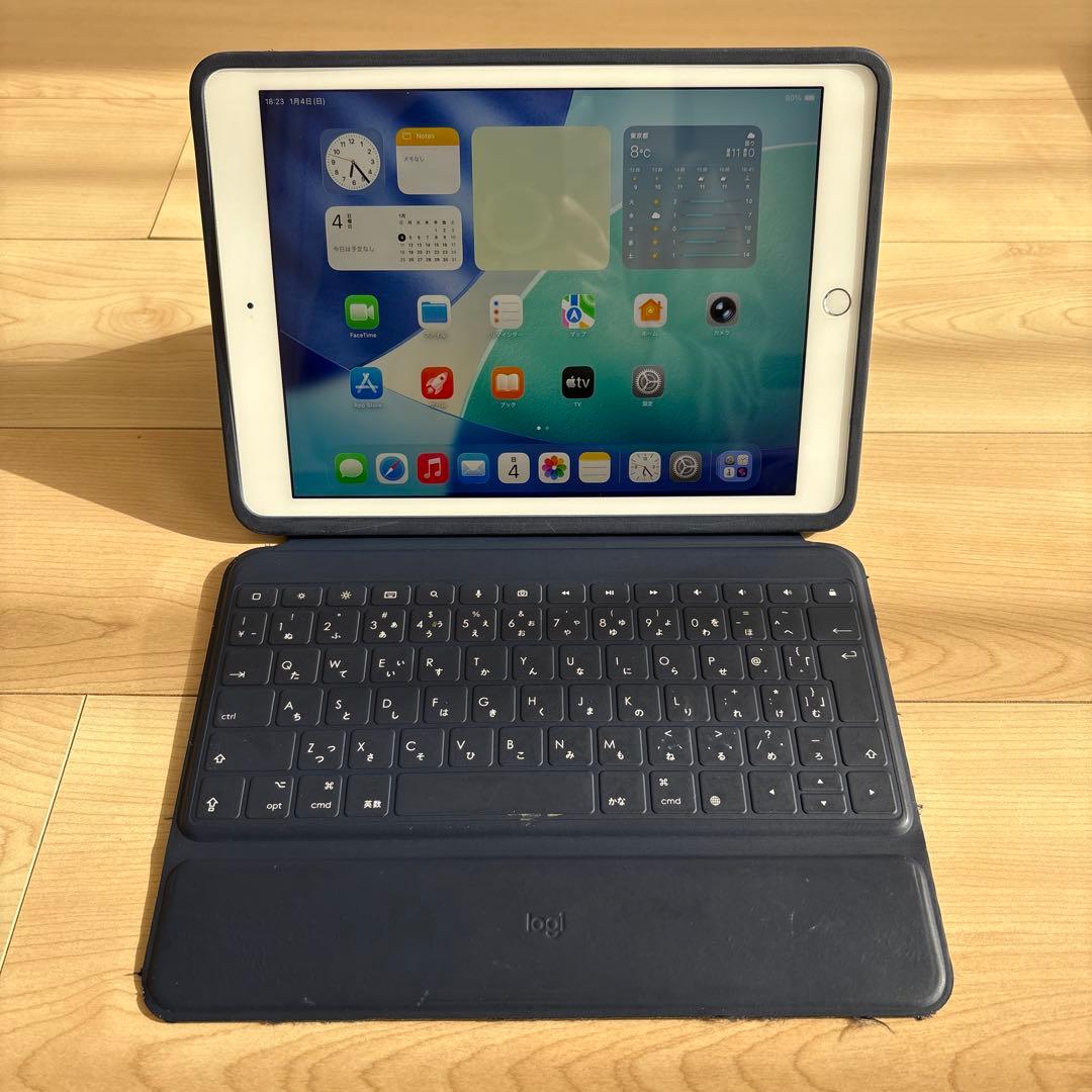 iPad（第8世代）32GB キーボードケース、充電アダプタ、コード付き