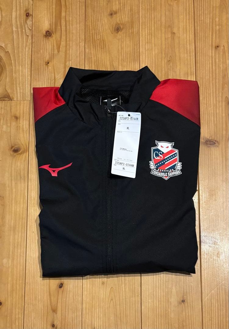 よ*ん様 新品！コンサドーレ札幌Mizuno フルジップジャケット L 黒/赤