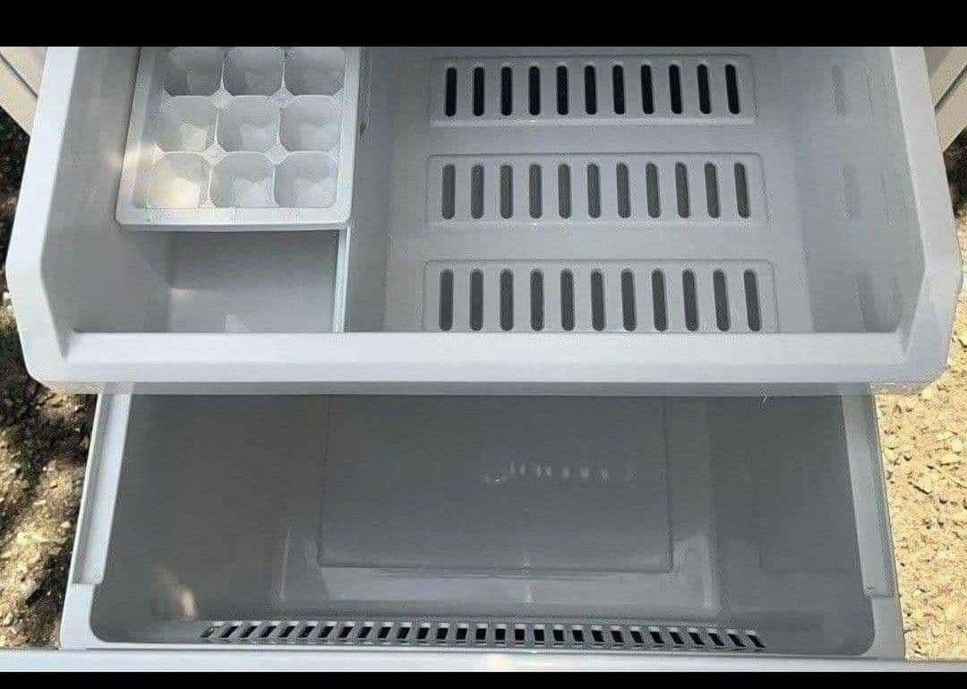 アクア冷凍冷蔵庫　126L 低温フリーケースLED照明　自動霜取り機能付19年製