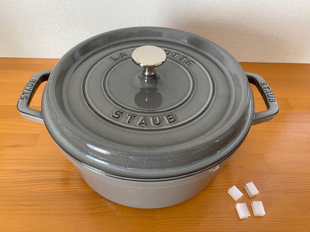 美品 staub ストウブ ピコ・ココット ラウンド 24cm グレー