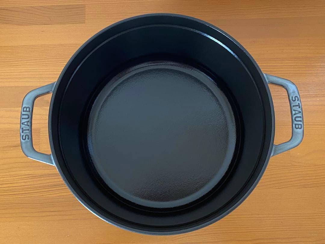 美品 staub ストウブ ピコ・ココット ラウンド 24cm グレー