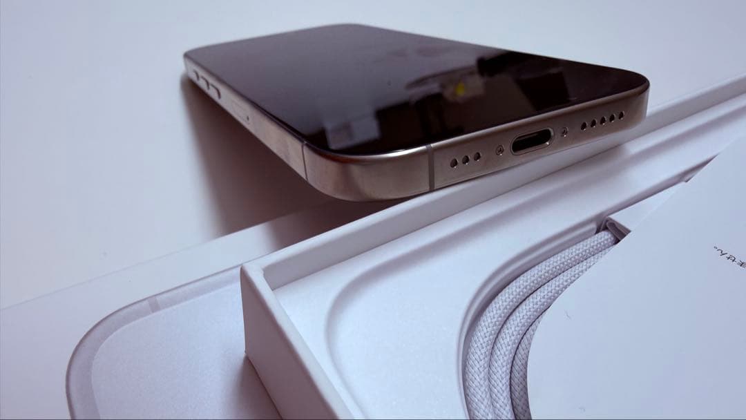 Apple iPhone 16 Pro シルバー 本体　箱は17pro