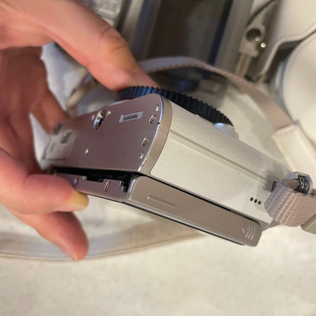 【美品】OLYMPUS PEN E-PL9(ホワイト)